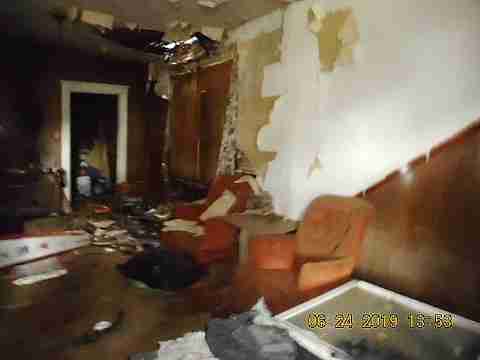 2075 Burnside (10)_m.jpg